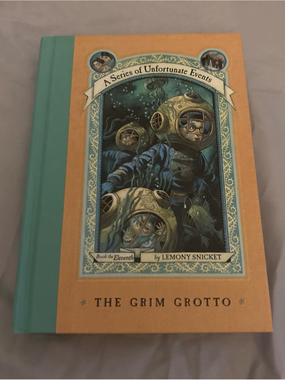 The Grim Grotto (A Series of Unfortunate Events, Book 11) - VERY GOOD